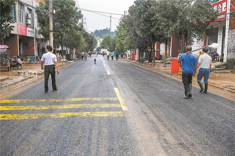 洪災(zāi)過(guò)后家園重建